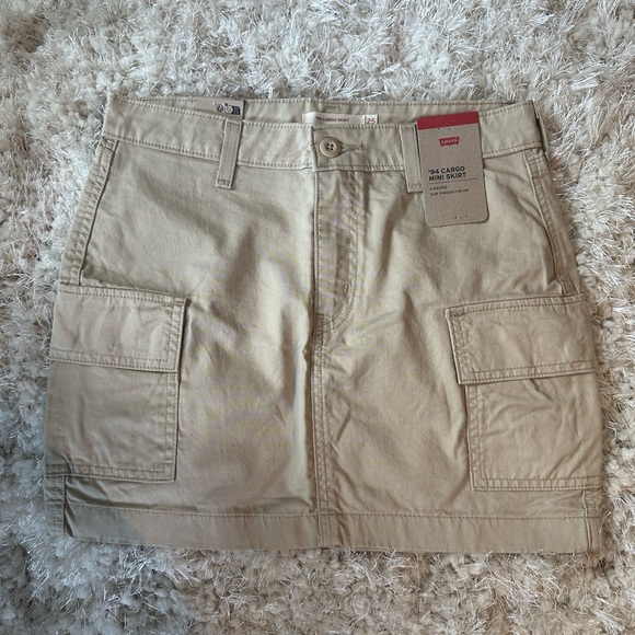 Levi's Women's ‘94 Cargo Mini Skirt, size 25 - Picture 5 of 8